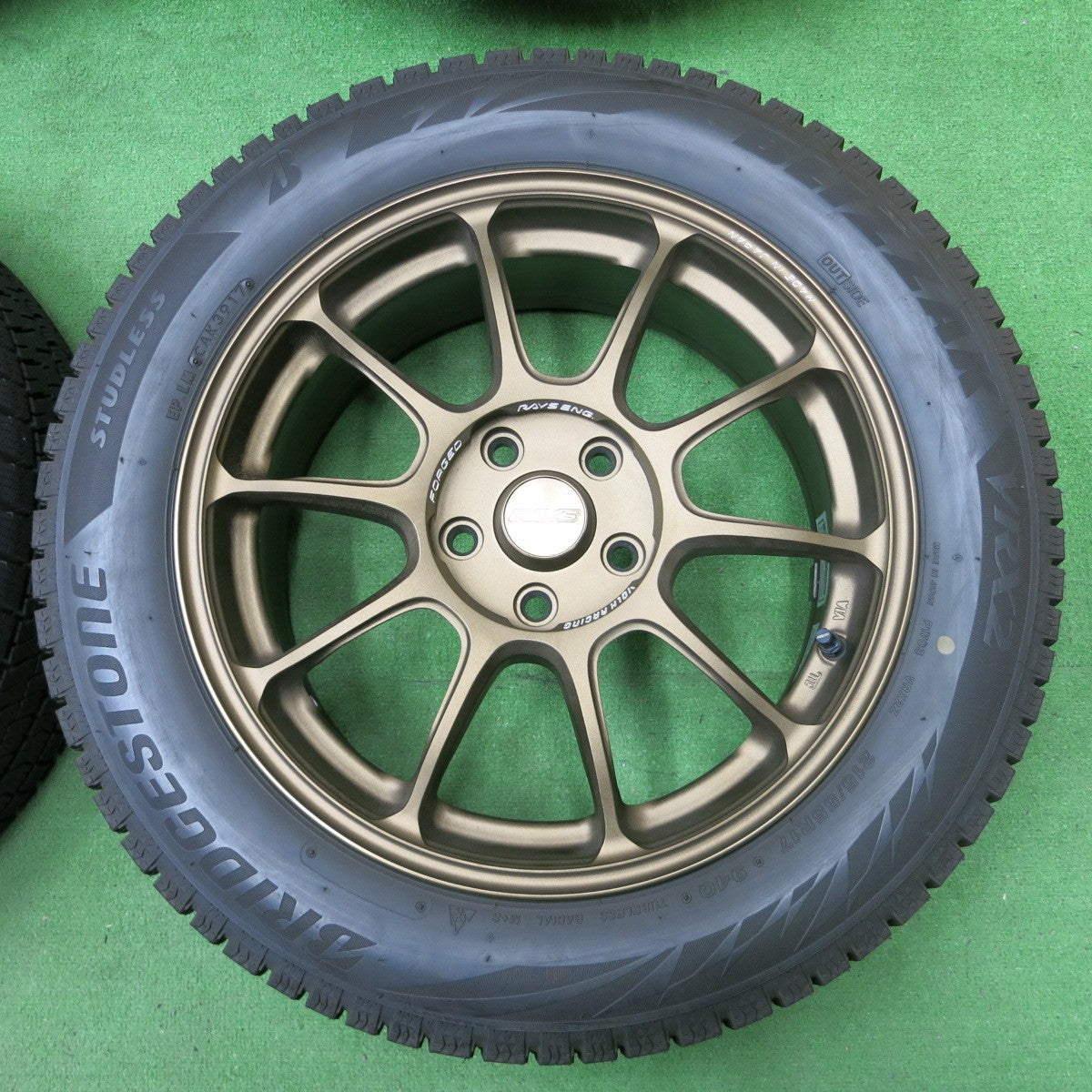 *送料無料* 超バリ溝！キレイ！ほぼ10分★RAYS VOLK RACING ZE40 鍛造 215/55R17 スタッドレス ブリヂストン ブリザック VRX2 レイズ PCD112/5H★4070901ナス