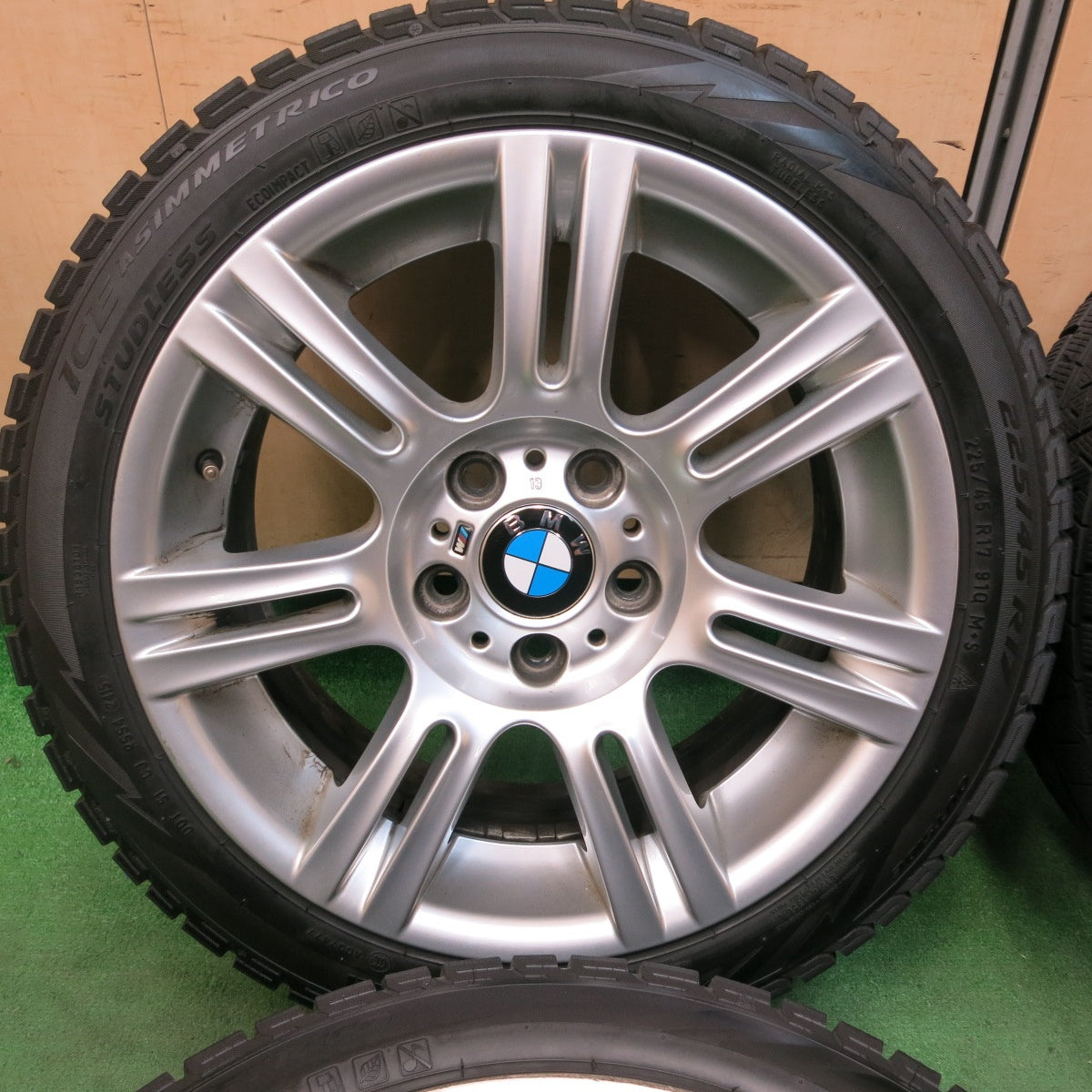 [送料無料] バリ溝！8.5分★BMW 3シリーズ 320i Mスポーツ 純正 225/45R17 スタッドレス ピレリ アイスアシンメトリコ PCD120/5H★4102506SYス