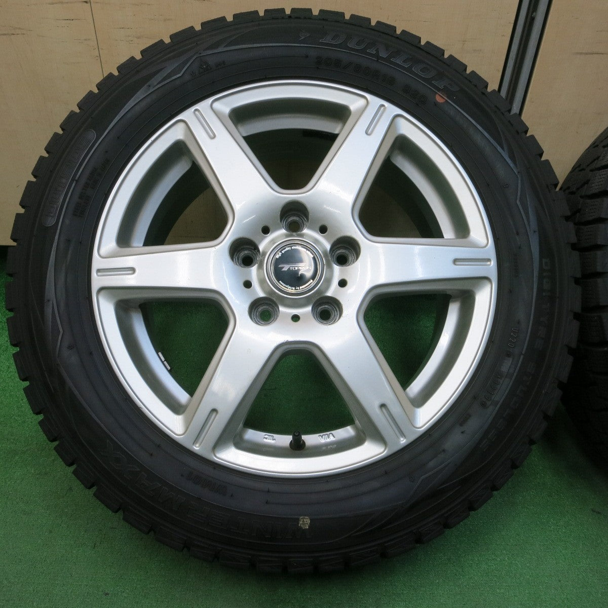 *送料無料* バリ溝！9.5分以上★スタッドレス 205/60R16 ダンロップ ウインターマックス WM01 TOPRUN トップラン 16インチ PCD114.3/5H★4041006イス