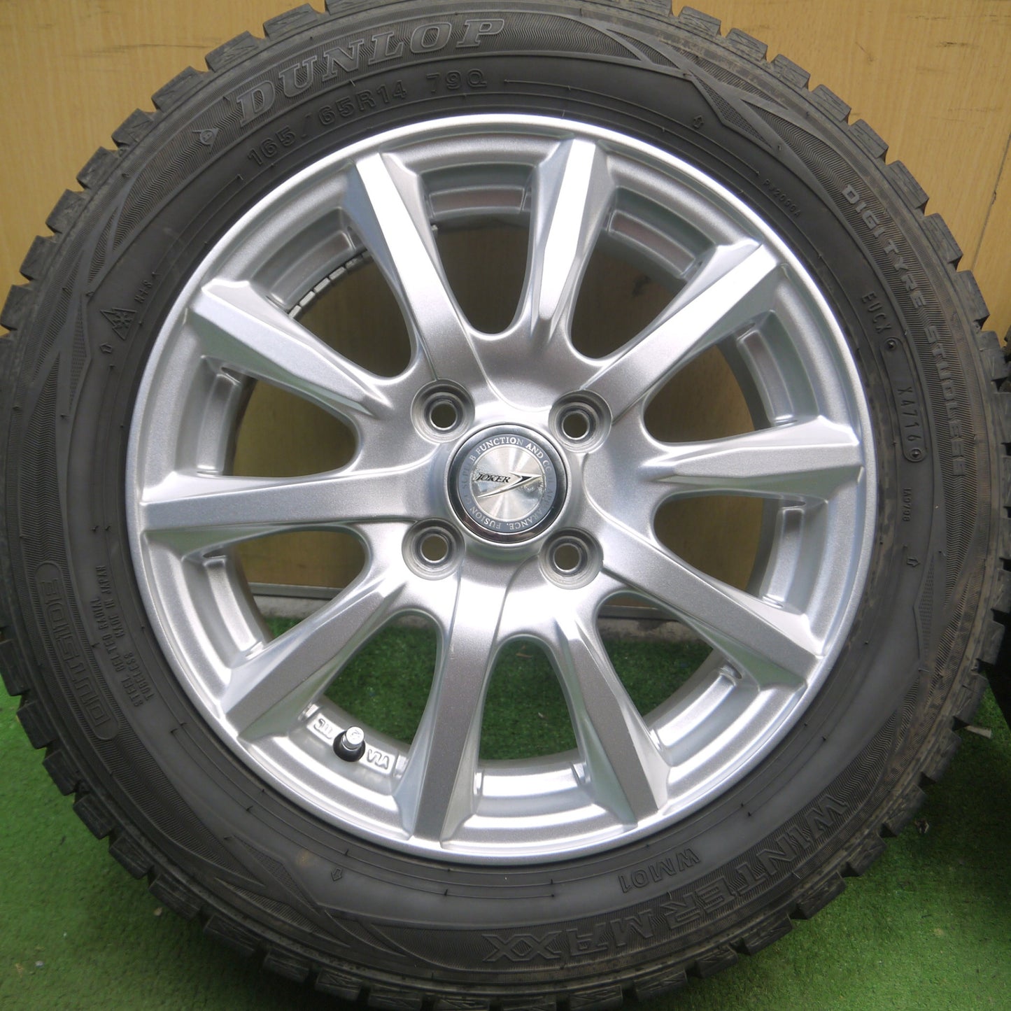 *送料無料* バリ溝！9.5分以上★スタッドレス 165/65R14 ダンロップ ウインターマックス WM01 JOKER ジョーカー 14インチ PCD100/4H★4071201Hス