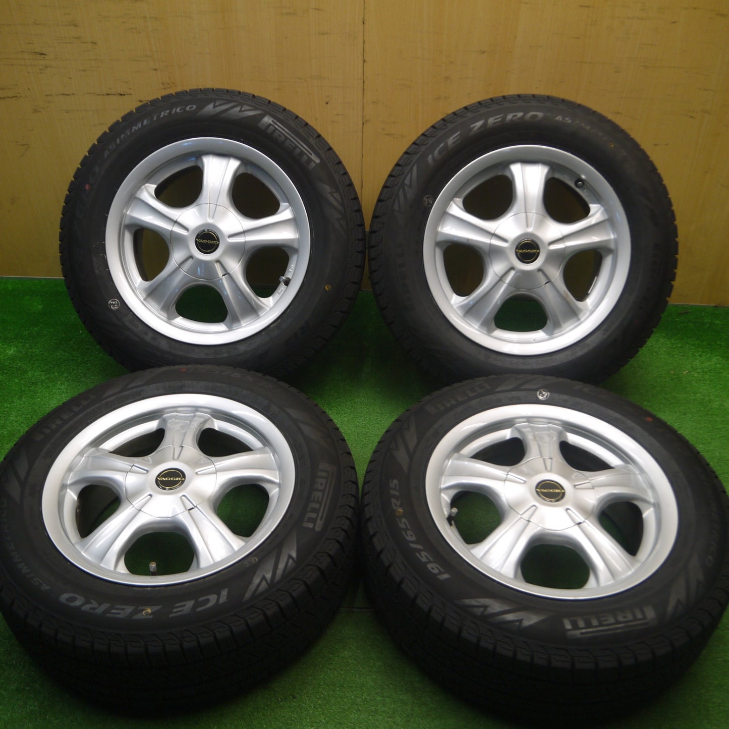 [送料無料] 超バリ溝！23年！キレイ！ほぼ10分★スタッドレス 195/65R15 ピレリ アイスゼロ アシンメトリコ VAGGIO 15インチ PCD100 114.3/5H マルチ★4120208Hス