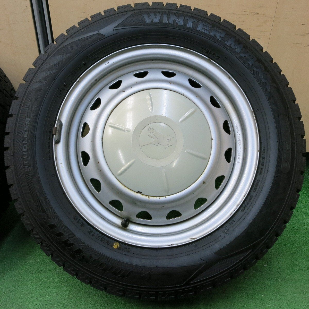 バリ溝！綺麗！9.5分以上★スタッドレス 195/65R15 ダンロップ WM02 スチール PCD100 114.3/4H マルチ★4050111イス