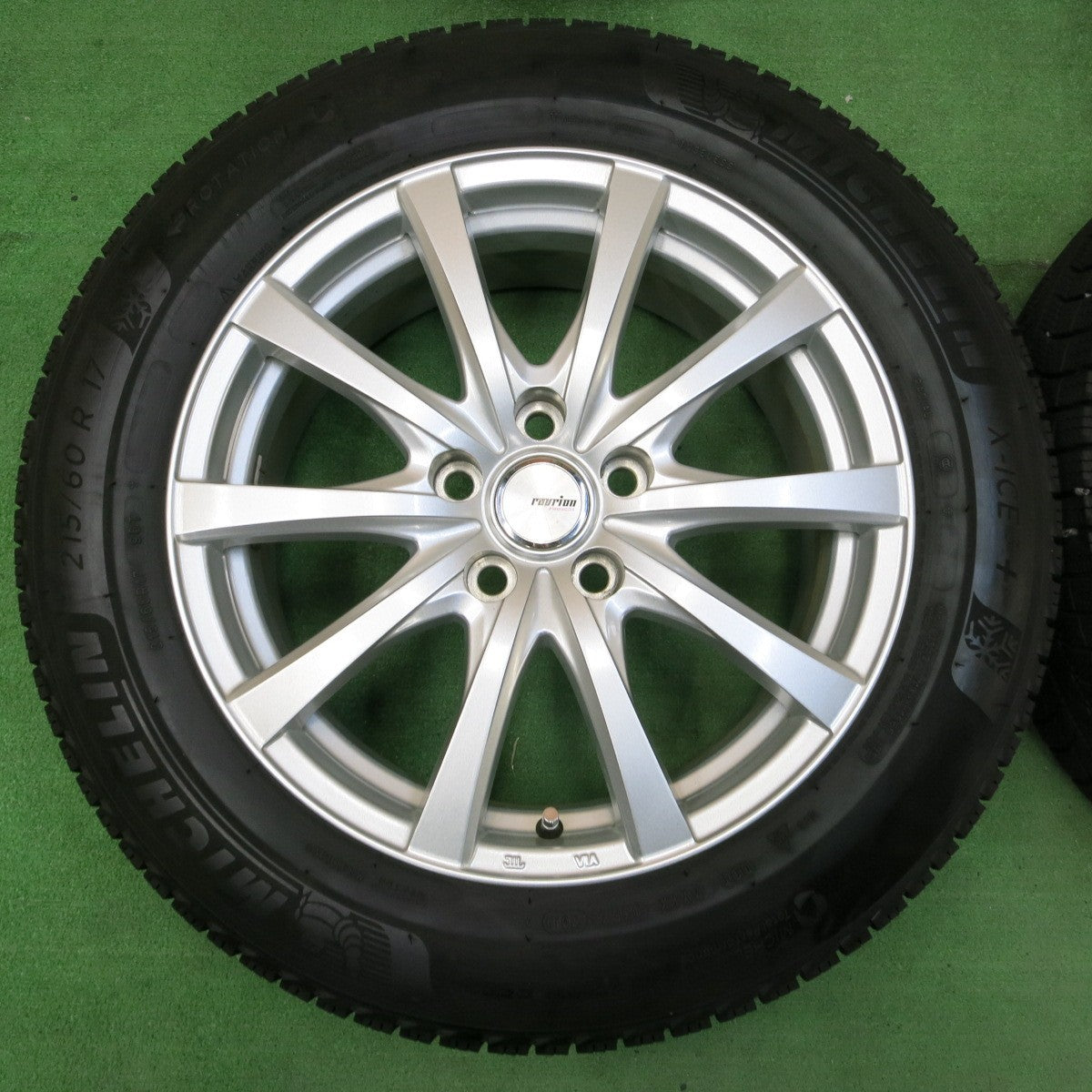 *送料無料* バリ溝！キレイ！9分★スタッドレス 215/60R17 ミシュラン X-ICE3+ ravrion RS01 ラブリオン 17インチ PCD114.3/5H★4052306イス