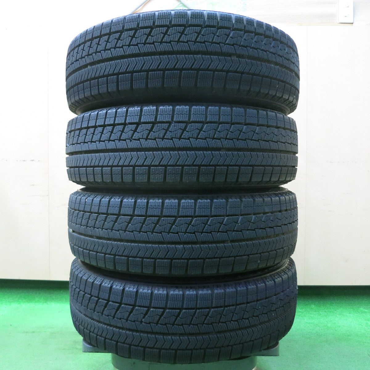 *送料無料* バリ溝！キレイ！ほぼ10分★スタッドレス 175/65R15 ブリヂストン ブリザック VRX JOKER ジョーカー 15インチ PCD100/4H★4042710イス