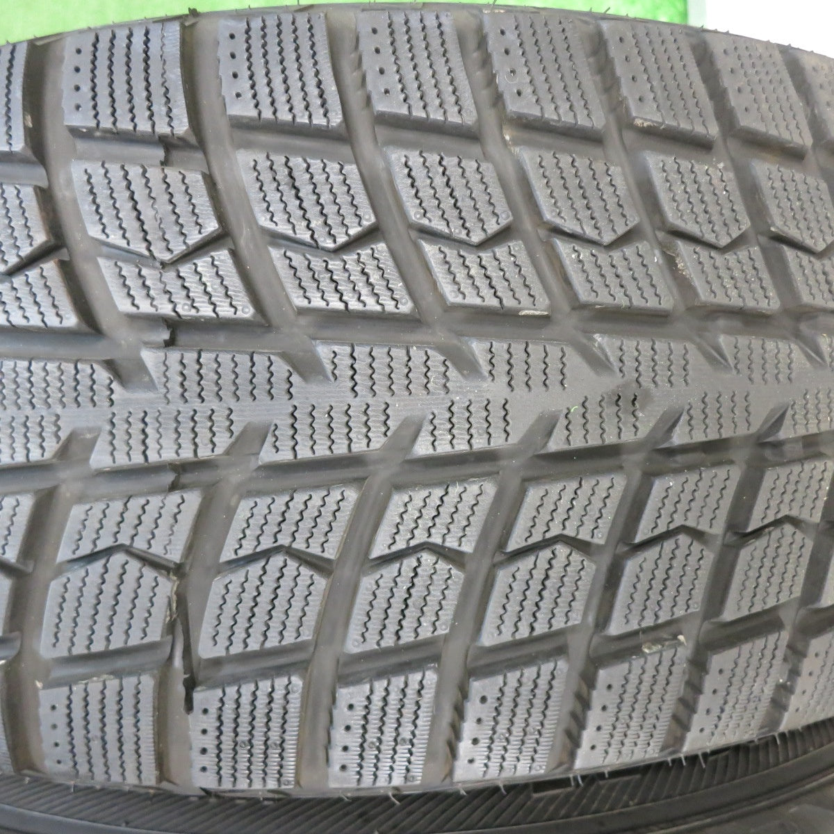 [送料無料] 超バリ溝！23年！ほぼ10分★スタッドレス 265/65R17 グリーンマックス  ウィンターアイス I-15 SUV Blows 17インチ プラド 等 PCD139.7/6H★5012302TNス