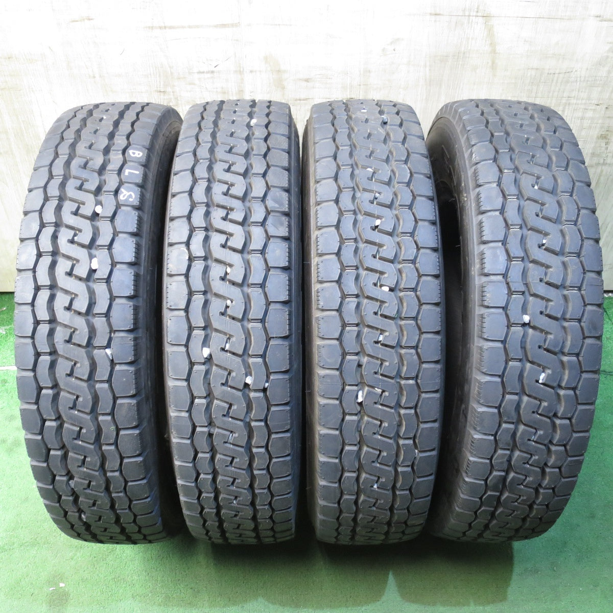 *送料無料* 新車外し！23年！ほぼ未使用★トラック タイヤ 205/85R16 117/115N ブリヂストン エコピア M812 ミックス 16インチ★4041902クノタ