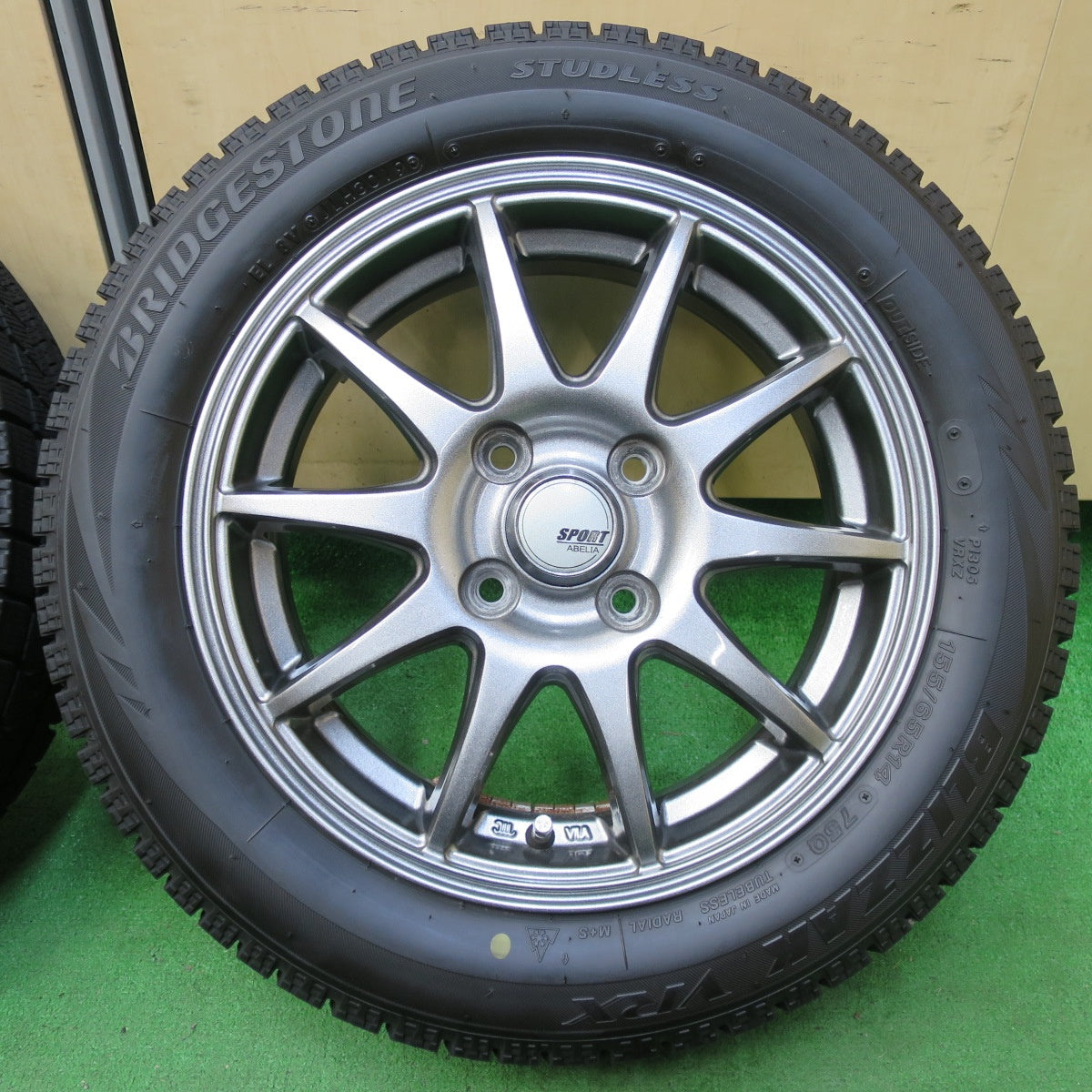 *送料無料* バリ溝！キレイ！8.5分★スタッドレス 155/65R14 ブリヂストン ブリザック VRX SPORT ABELIA スポルト  アベリア PCD100/4H★4090101イス