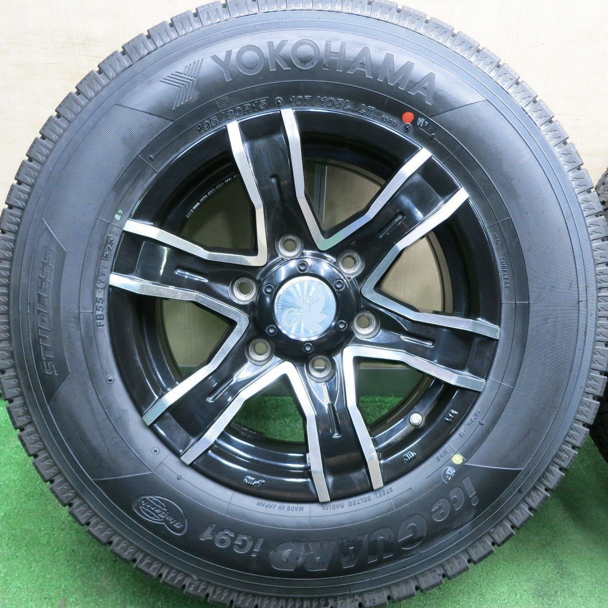 *送料無料* タイヤのみ未使用！23年★ハイエース等 スタッドレス 195/80R15 107/105L ヨコハマ アイスガード iG91 JSC 15インチ PCD139.7/6H★4042006HAス