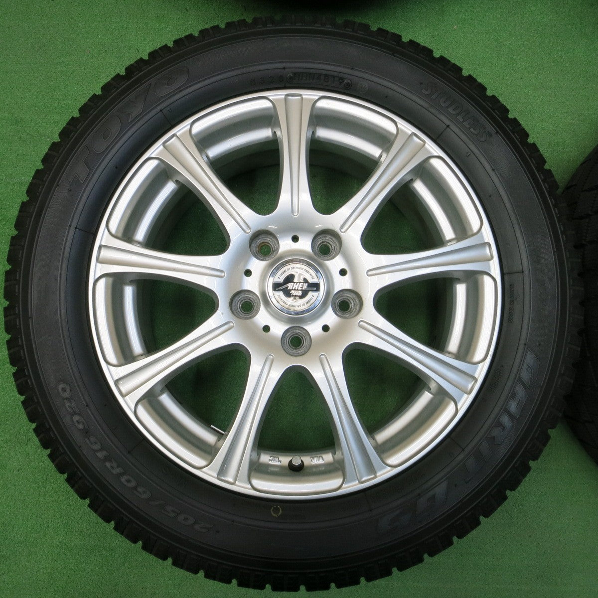 *送料無料* 超バリ溝！キレイ！ほぼ10分★スタッドレス 205/60R16 トーヨー ガリット G5 AXEL Three アクセル 16インチ PCD114.3/5H★4040204イス