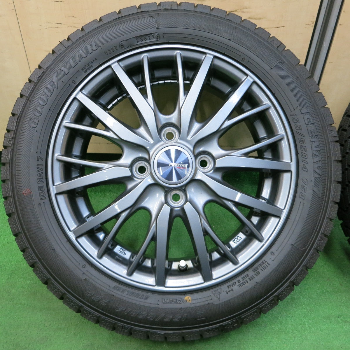 *送料無料* 超バリ溝！22年！キレイ！ほぼ10分★スタッドレス 155/65R14 グッドイヤー アイスナビ7 ravrion RM01 ラブリオン 14インチ PCD100/4H★4051611イス