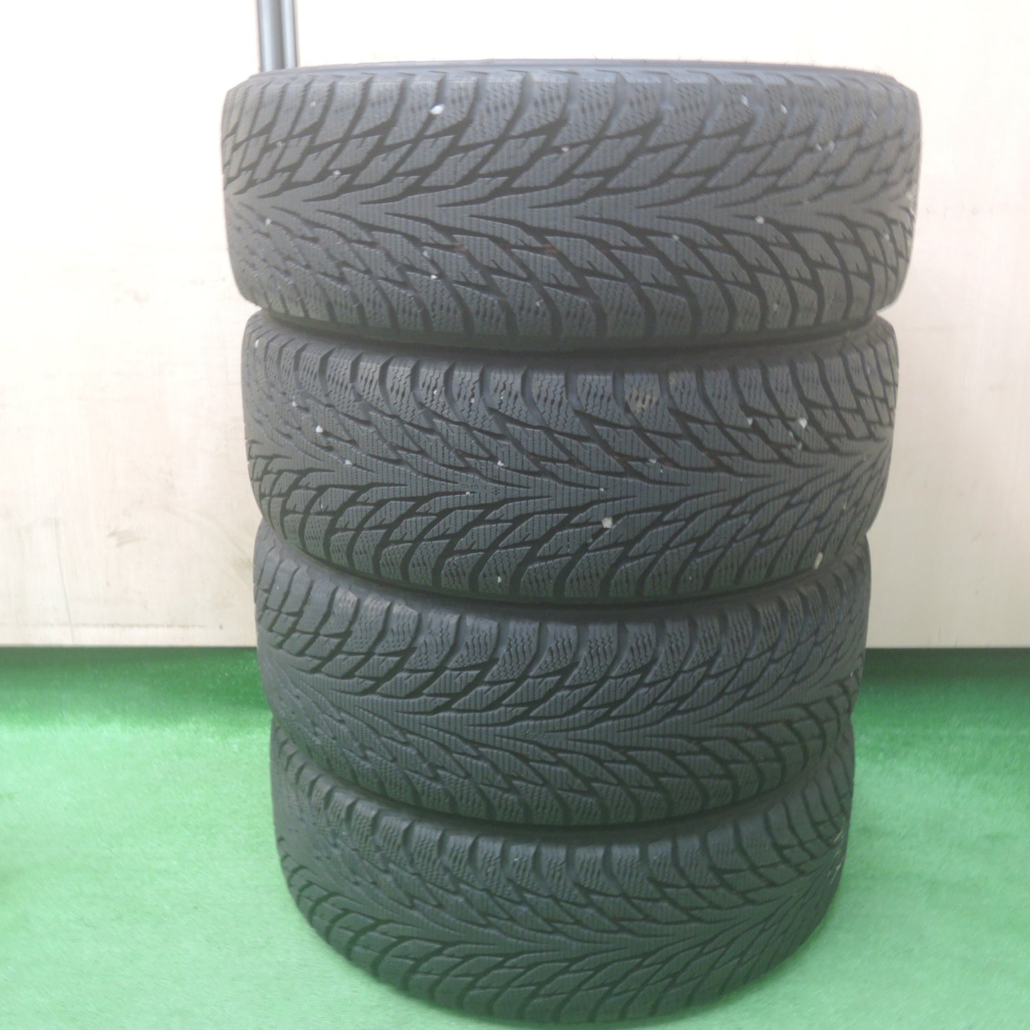 *送料無料* バリ溝！21年！キレイ！ほぼ10分★スタッドレス ベンツ 等 ATS 205/55R16 ノキアン ハッカペリッタ R2 16インチ PCD112/5H★4022102SYス