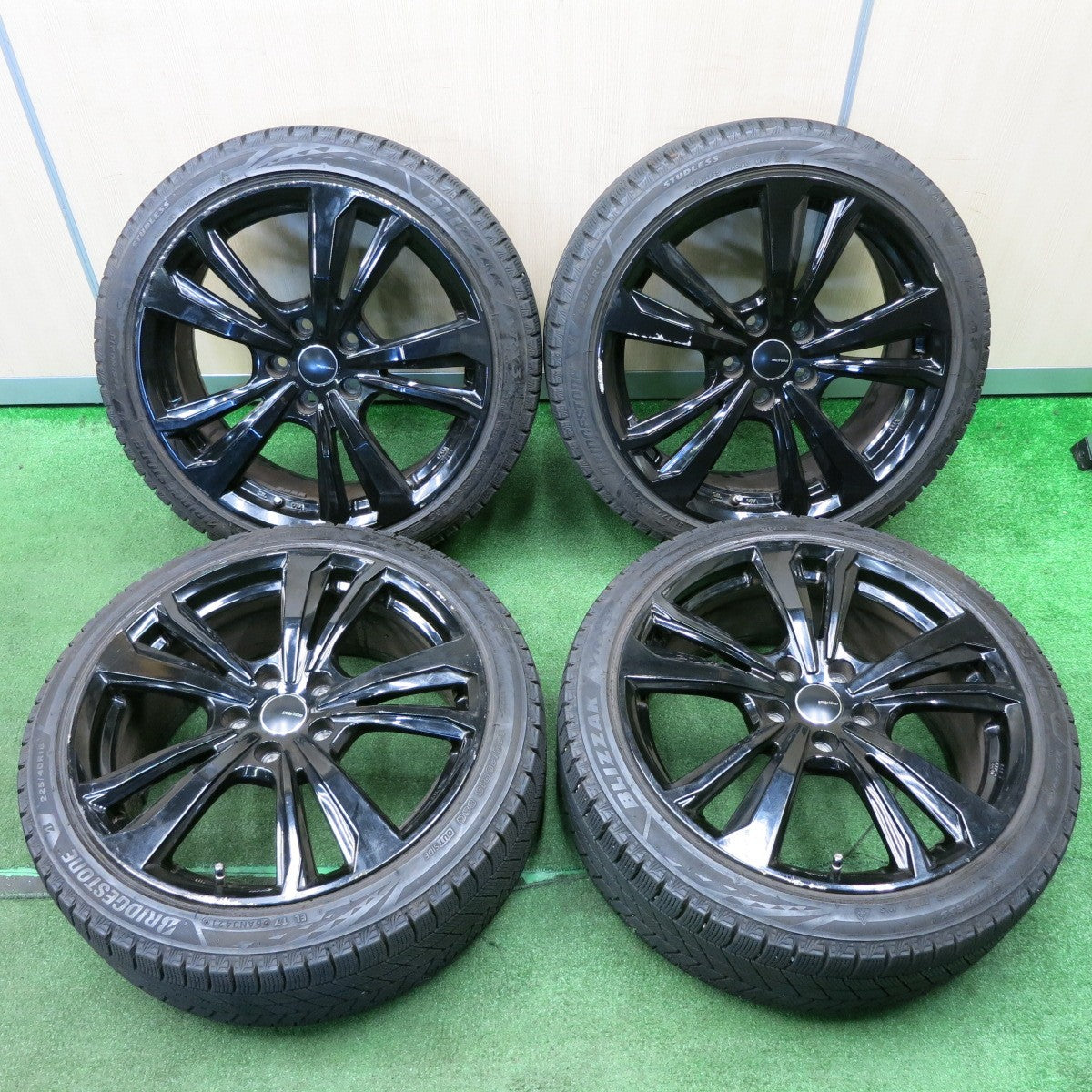 *送料無料* バリ溝！21年！9.5分★ベンツ等 Smartline 225/40R18 スタッドレス ブリヂストン ブリザック VRX3 スマートライン PCD112/5H★4031804NJス