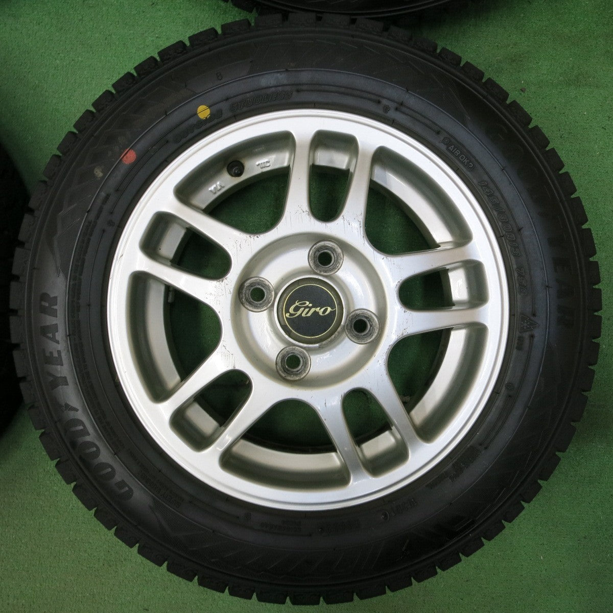 *送料無料* バリ溝！22年！9分★スタッドレス 145/80R13 グッドイヤー アイスナビ8 giro 13インチ PCD100/4H★4090511SYス