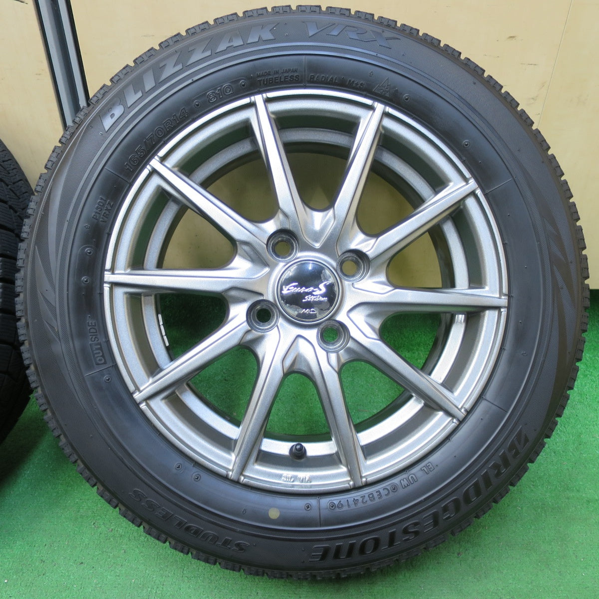 *送料無料* キレイ★スタッドレス 165/70R14 ブリヂストン ブリザック VRX Euro-S Stream MiD 14インチ PCD100/4H★4090106イス