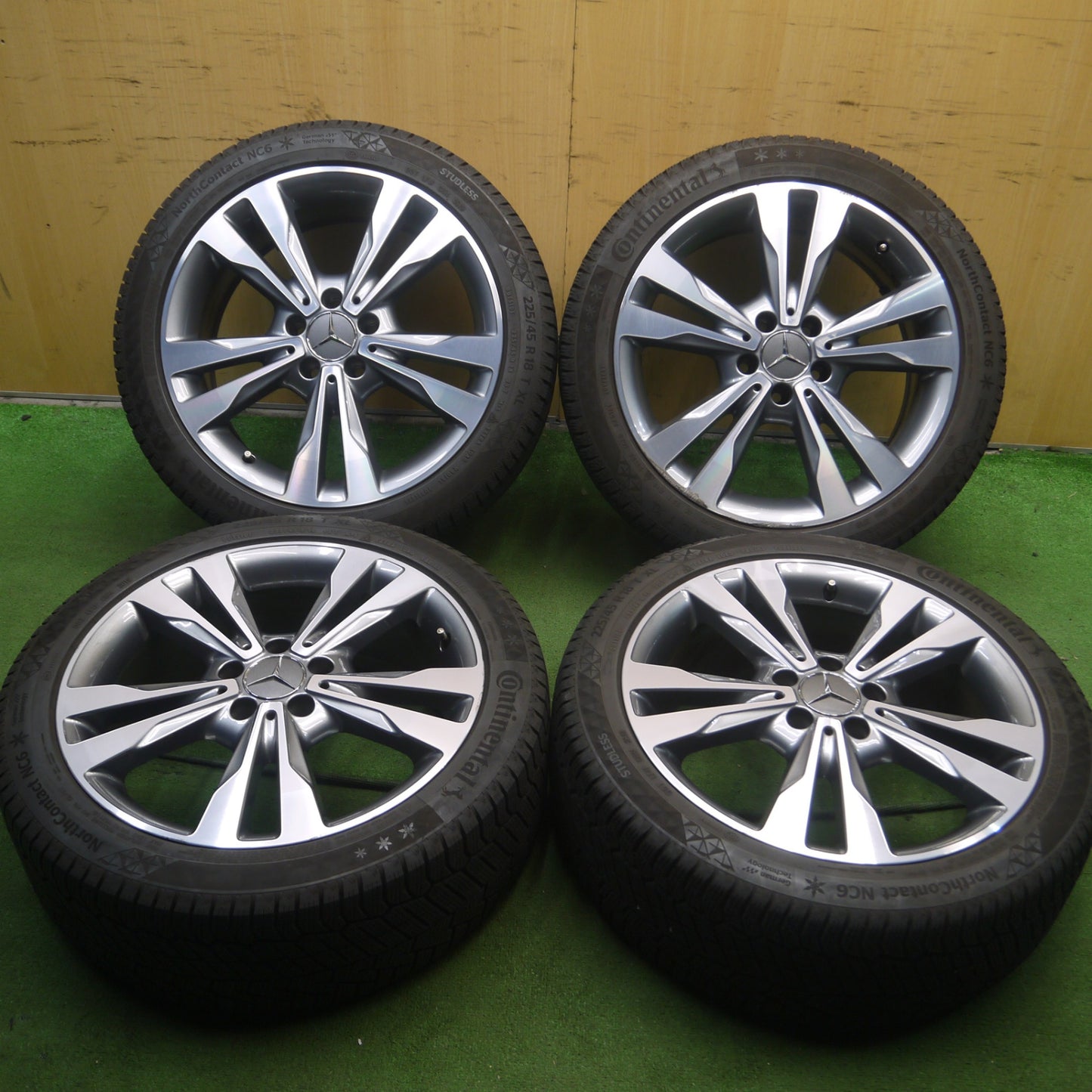 *送料無料* バリ溝！キレイ！8.5分★ベンツ Cクラス W205 純正 225/45R18 スタッドレス コンチネンタル ノースコンタクト NC6 18インチ PCD112/5H★4032602Hス