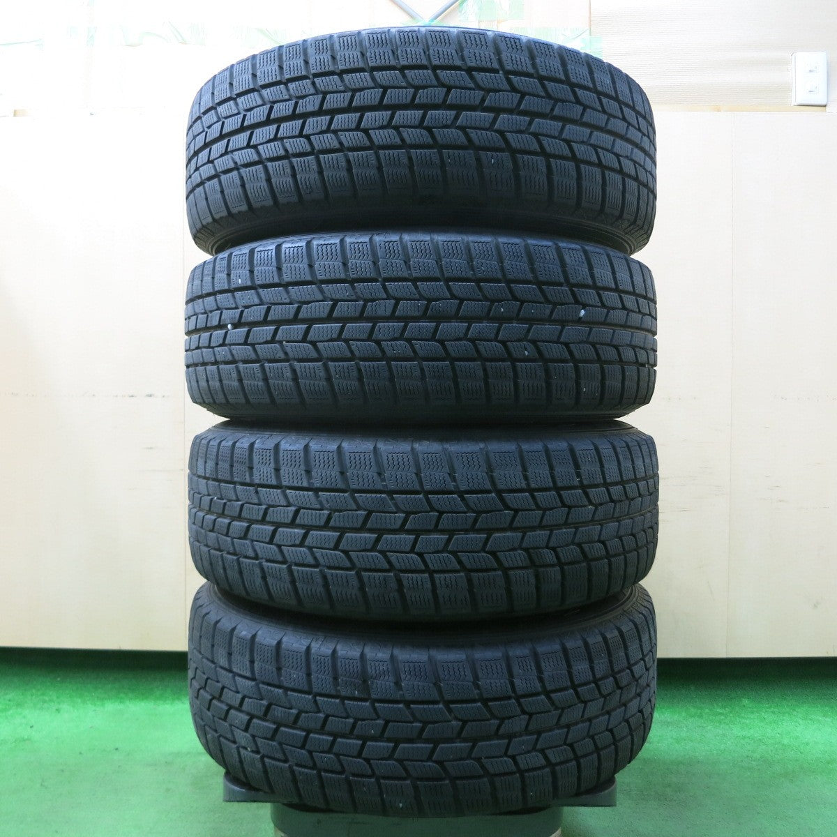 *送料無料* バリ溝！キレイ！8.5分★プリウス等 195/65R15 スタッドレス グッドイヤー アイスナビ6 ravrion RS01 ラブリオン 15インチ PCD100/5H★4042709イス