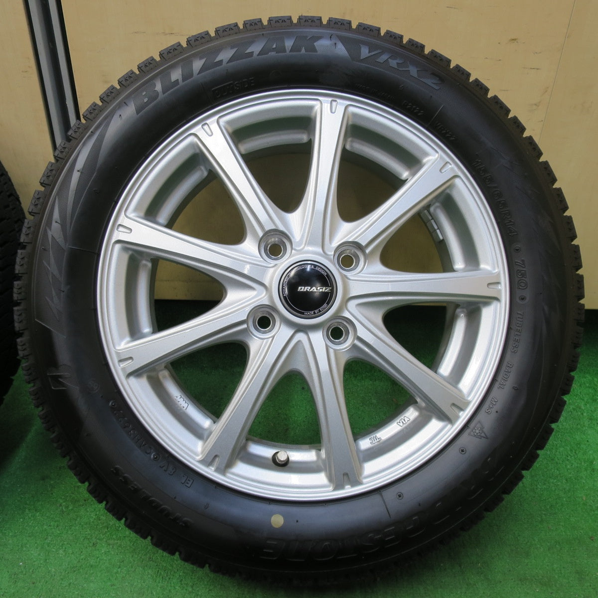 *送料無料* バリ溝！22年！綺麗！ほぼ10分★スタッドレス 155/65R14 ブリヂストン ブリザック VRX2 QRASIZ KOSEI クレイシズ コーセイ PCD100/4H★4081706イス