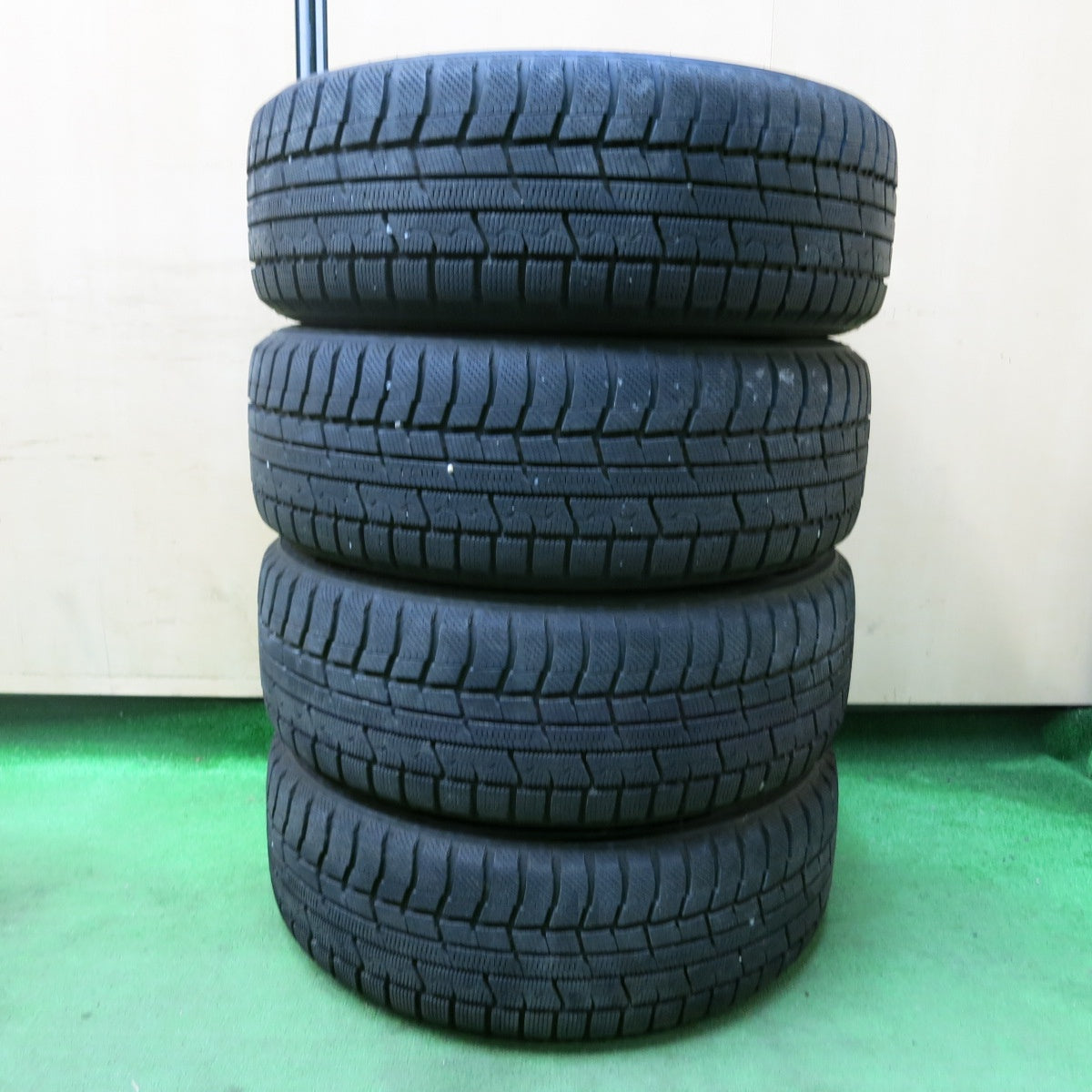 [送料無料] バリ溝！21年！9.5分★ベンツ 等 EUROTECH 205/55R17 スタッドレス トーヨー ウインター トランパス TX ユーロテック PCD112/5H★4102307SYス