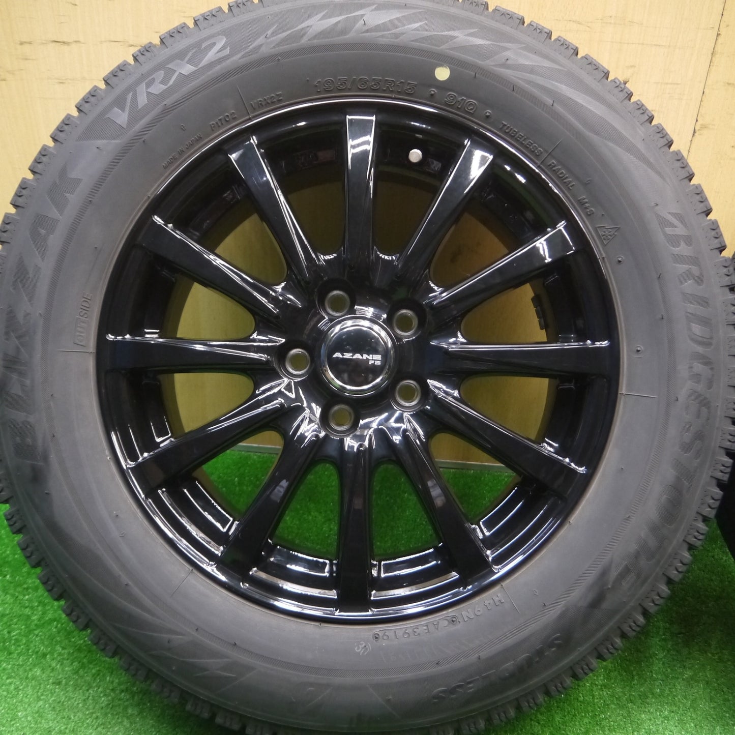 [送料無料] バリ溝！キレイ！8.5分★プリウス 等 195/65R15 スタッドレス ブリヂストン ブリザック VRX2 AZANE FB アザーネ 15インチ PCD100/5H★4100805Hス