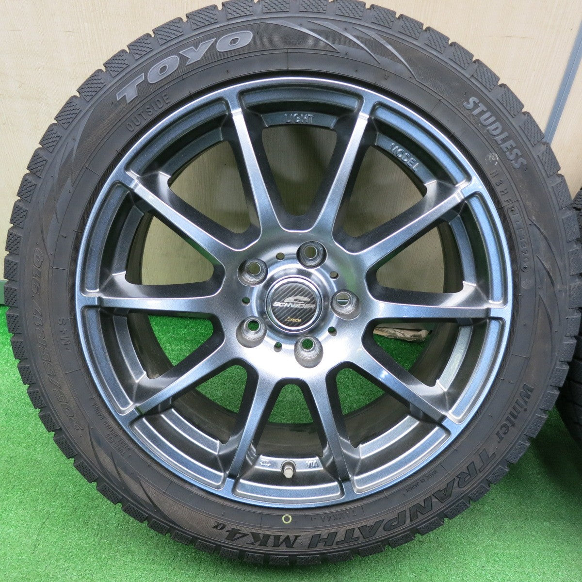 [送料無料] バリ溝！20年！キレイ！9分★スタッドレス 205/55R17 トーヨー ウインター トランパス MK4α SCHNEIDER ATECH シュナイダー 17インチ PCD114.3/5H★4121607TNス