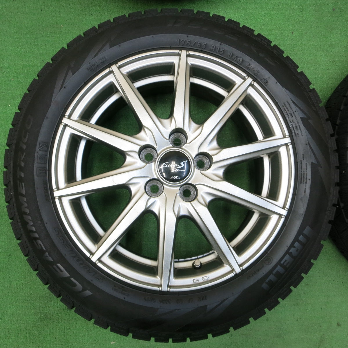 *送料無料* バリ溝！キレイ！8.5分★スタッドレス 175/65R15 ピレリ アイスアシンメトリコ Euro-S Stream MiD マルカ 15インチ PCD100/5H★4052808イス