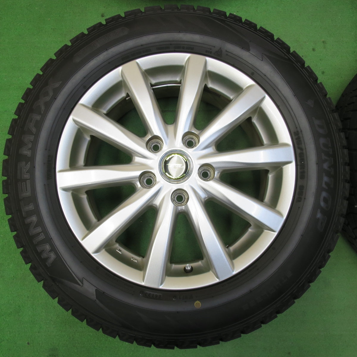 *送料無料* バリ溝！22年！キレイ！ほぼ10分★スタッドレス 215/60R16 ダンロップ ウインターマックス WM02 TOPRUN トップラン 16インチ PCD114.3/5H★4090803イス