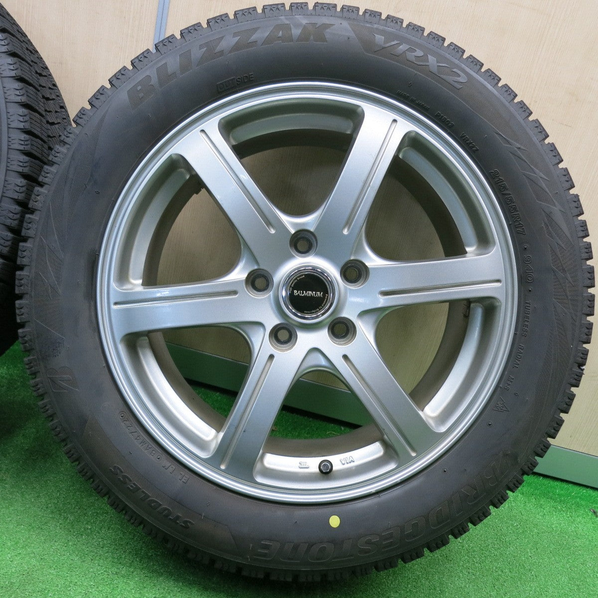 [送料無料] バリ溝！22年！キレイ！9.5分★スタッドレス 215/55R17 ブリヂストン ブリザック VRX2 BALMINUM バルミナ 17インチ PCD114.3/5H★4101601NJス