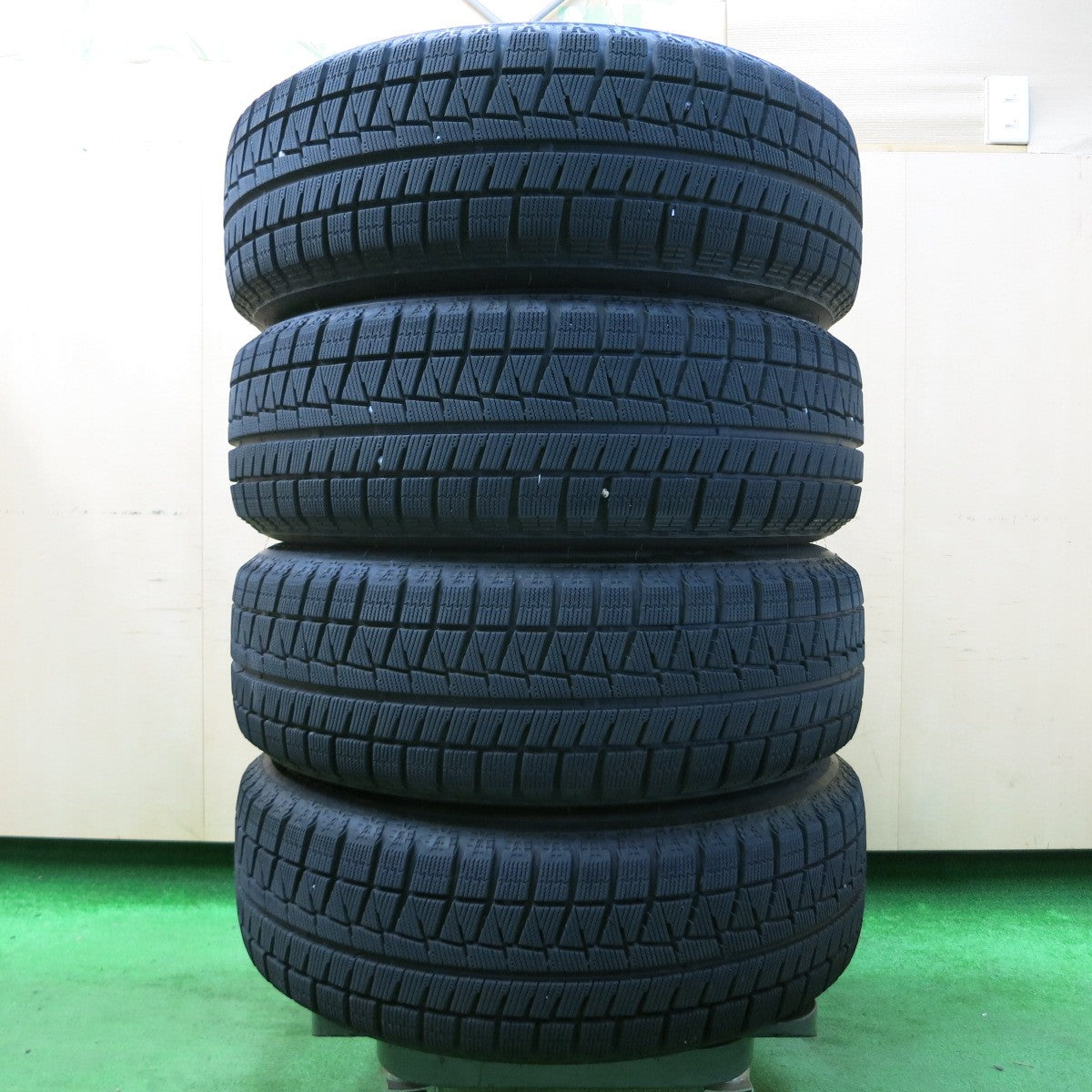 *送料無料* バリ溝！23年！9.5分★スタッドレス 205/60R16 ブリヂストン アイスパートナー2 ravrion ラブリオン 16インチ PCD114.3/5H★4042908イス