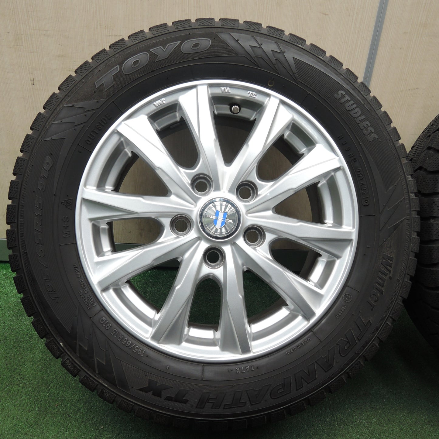 *送料無料* バリ溝！21年！キレイ！9.5分★スタッドレス 195/65R15 トーヨー ウインター トランパス TX NEXTA ネクスタ 15インチ PCD114.3/5H★4031301TNス