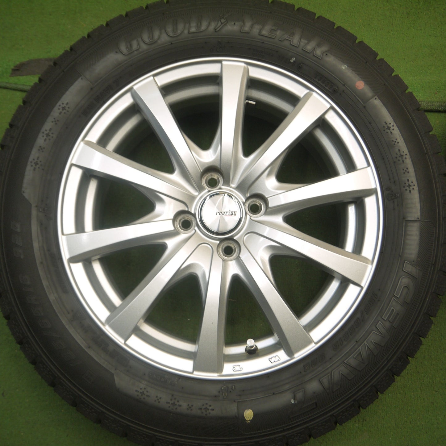 *送料無料* バリ溝！22年！綺麗！ほぼ10分★スタッドレス 195/65R16 グッドイヤー アイスナビ7 ravrion RS01 ラブリオン 16インチ PCD100/4H★4043005Hス