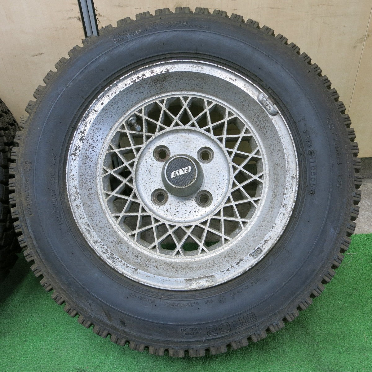 *送料無料* バリ溝！ほぼ10分★ENKEI MESH 185/70R14 BT02 ブリヂストン ウインター ラジアル 704 エンケイ メッシュ PCD114.3/4H★4070602ナス