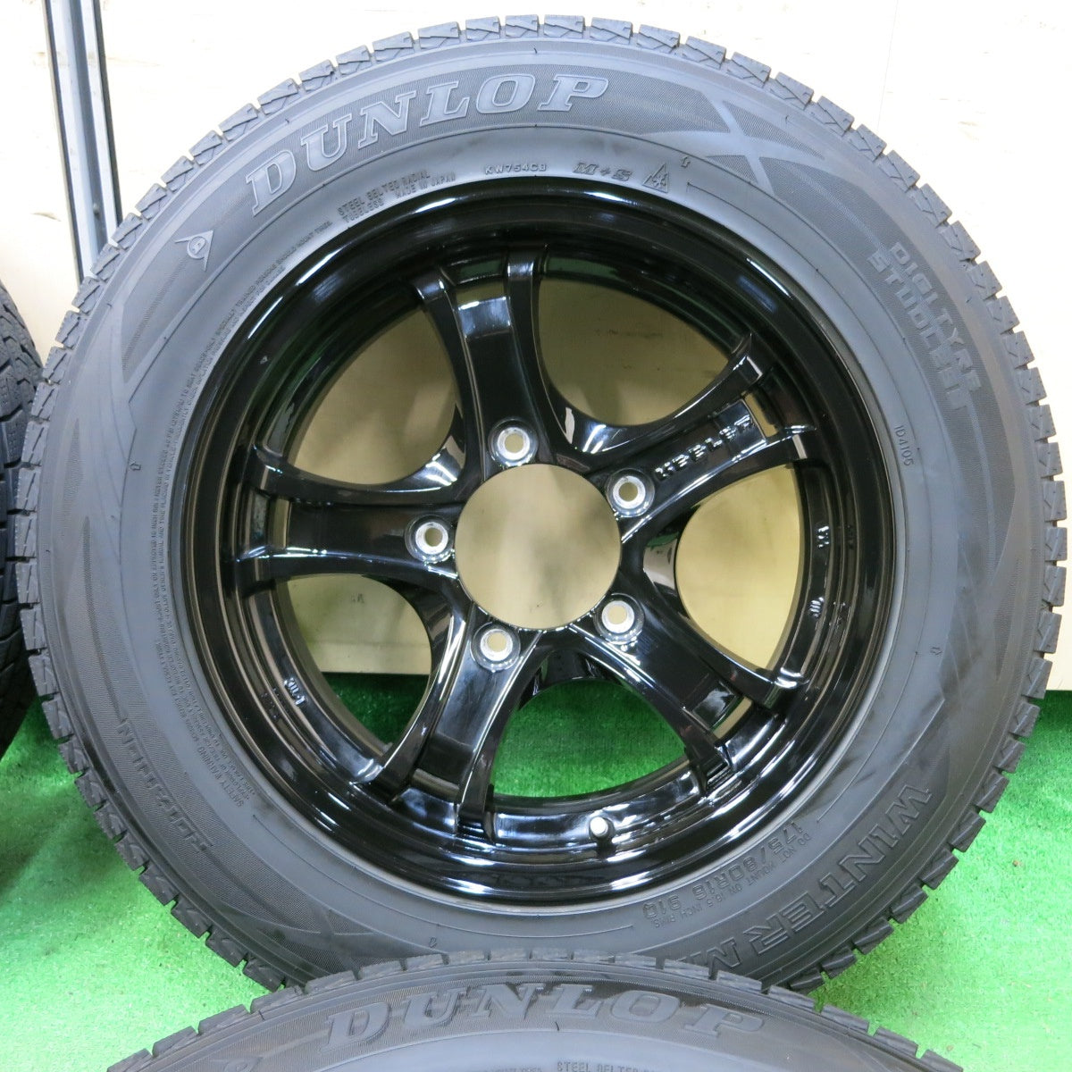 *送料無料* バリ溝！キレイ！8.5分★ジムニー等 KEELER 175/80R16 スタッドレス ダンロップ ウインターマックス SJ8 weds キーラー 16インチ PCD139.7/6H★4082002SYス