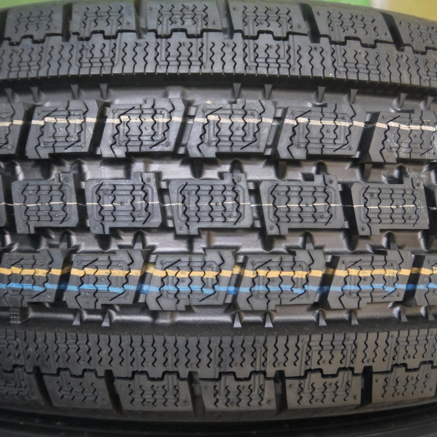 *送料無料* 未使用★スタッドレス 195/65R15 トーヨー オブザーブ 934 15インチ ノア ヴォクシー タクシー 等★4031308Hスタ