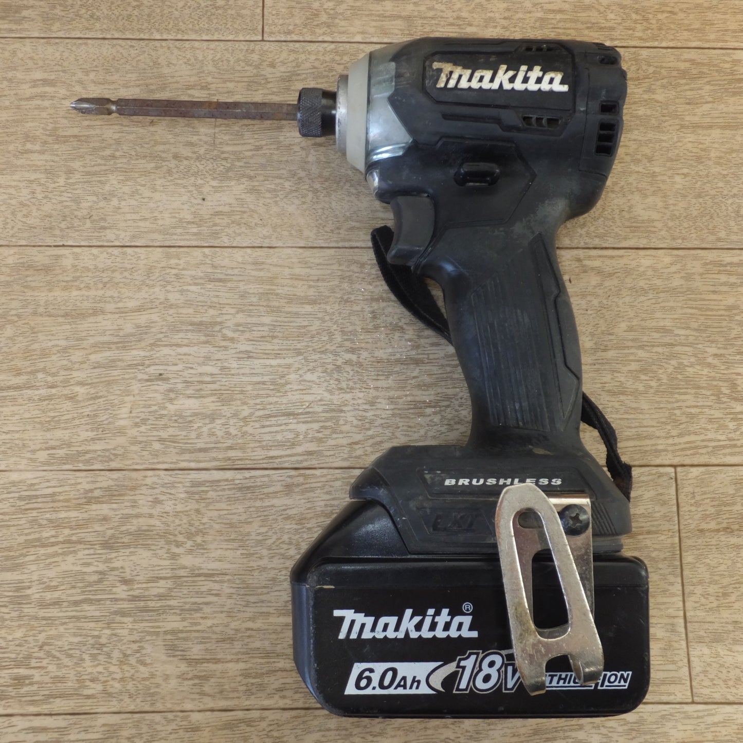 [送料無料] ★マキタ makita 充電式インパクトドライバ TD170D　バッテリ BL1860B 2個　充電器 DC18RC T　セット★