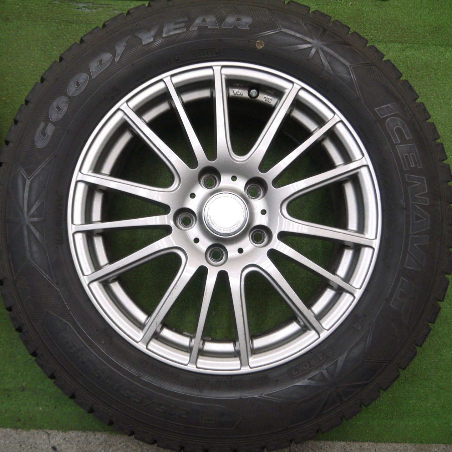 *送料無料* バリ溝！キレイ！9.5分★スタッドレス 215/65R16 グッドイヤー アイスナビ6 ravrion selzer ラブリオン 16インチ PCD114.3/5H★4040211Hス