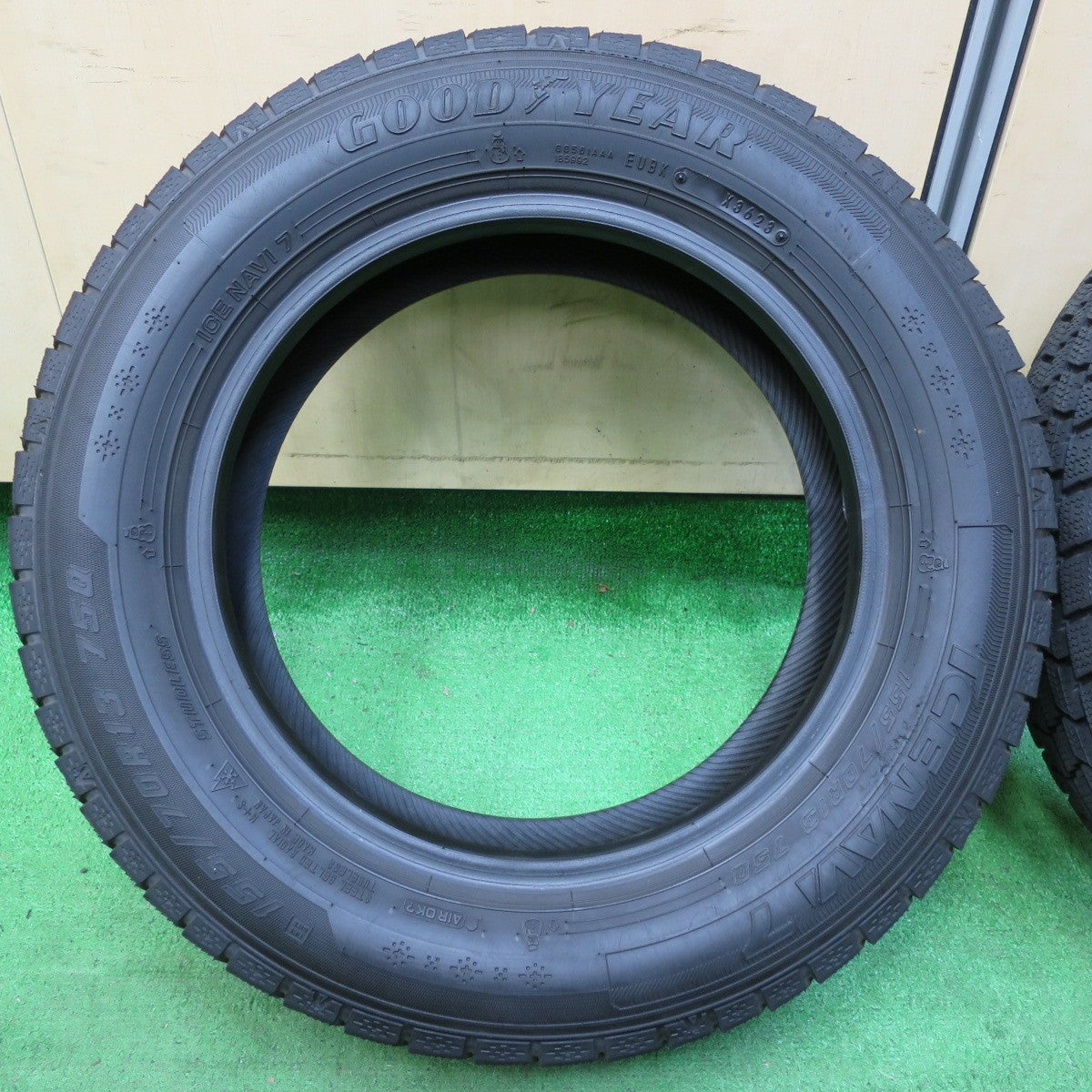 *送料無料* バリ溝！23年！9分★スタッドレス 155/70R13 グッドイヤー アイスナビ7 タイヤ 13インチ バモス ミライース エブリィワゴン 等★4072105イスタ