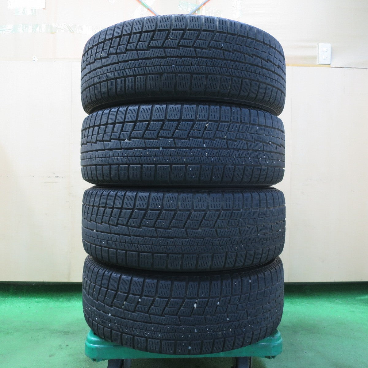 [送料無料] バリ溝！キレイ！8.5分★スタッドレス 215/55R17 ヨコハマ アイスガード iG60 MILUA Transtec 902 ミルア トランステック PCD114.3/5H★4100703イス