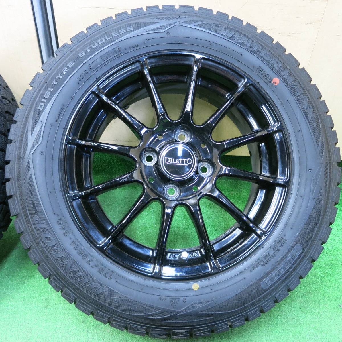 *送料無料* 超バリ溝！キレイ！ほぼ10分★スタッドレス 175/70R14 ダンロップ ウインターマックス WM01 DILETTO ディレット PCD100/4H★4040208イス