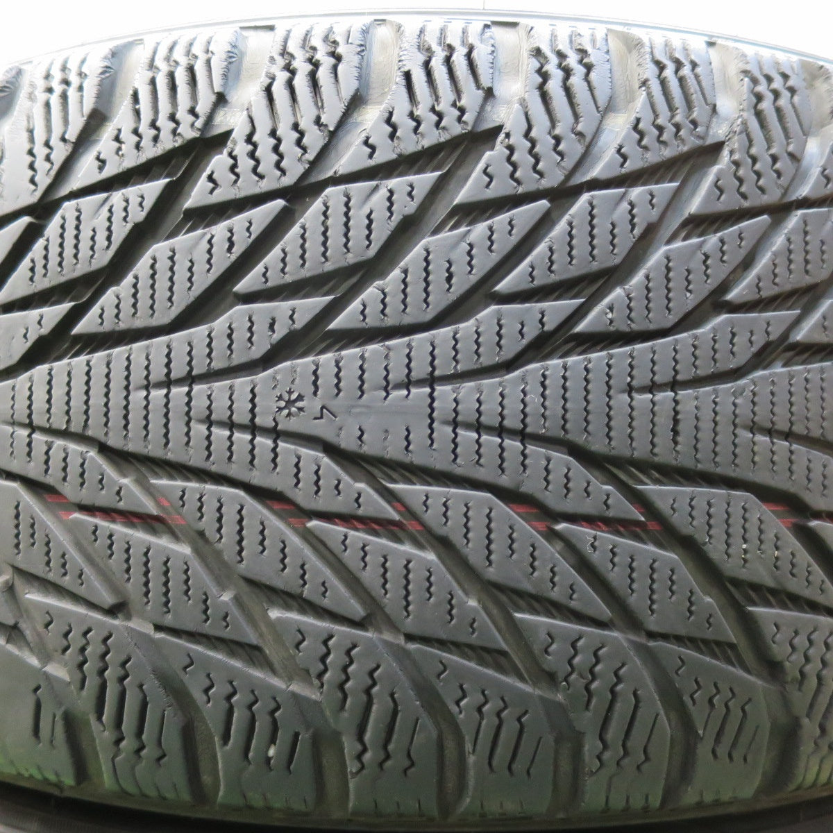 [送料無料] キレイ★BMW 等 MAK MFF 225/55R17 スタッドレス ノキアン ハッカペリッタ R2 FRT 17インチ PCD120/5H★4121409イス