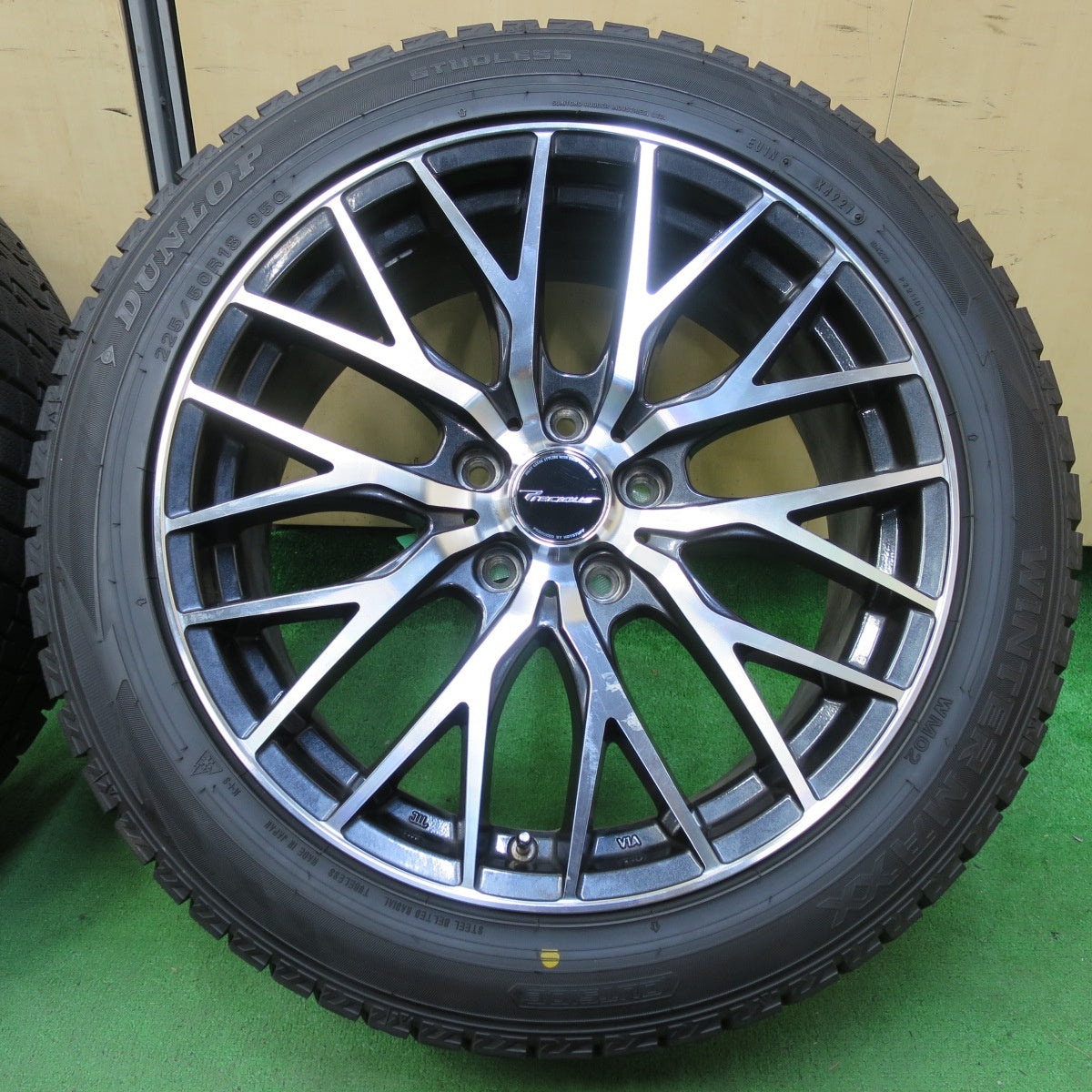 *送料無料* バリ溝！21年！8.5分★スタッドレス 225/50R18 ダンロップ ウインターマックス WM02 Precious プレシャス 18インチ PCD114.3/5H★4071205イス