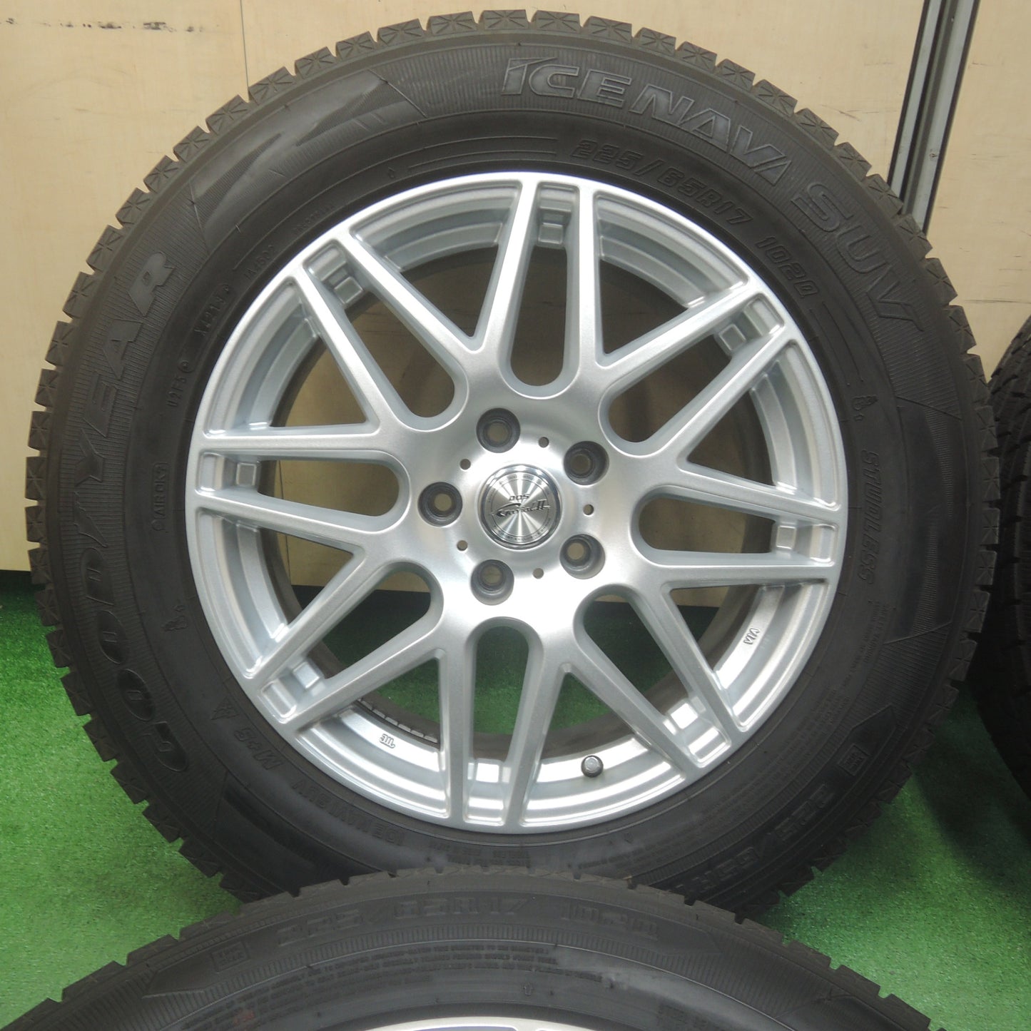 *送料無料* バリ溝！キレイ！9.5分以上★スタッドレス 225/65R17 グッドイヤー アイスナビ SUV D.O.S. GaviaL DOS 17インチ PCD114.3/5H★4032001SYス