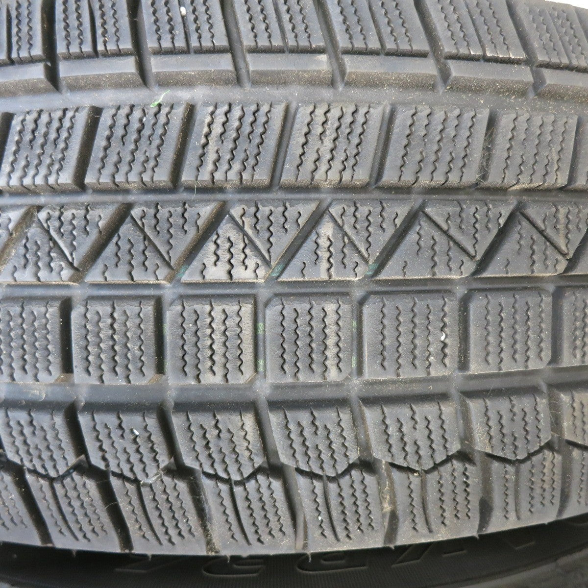 [送料無料] バリ溝！21年！9分★スタッドレス 215/65R16 ケンダ KR36 アイステック ネオ タイヤ 16インチ アルファード ヴェルファイア 等★4121804TNスタ