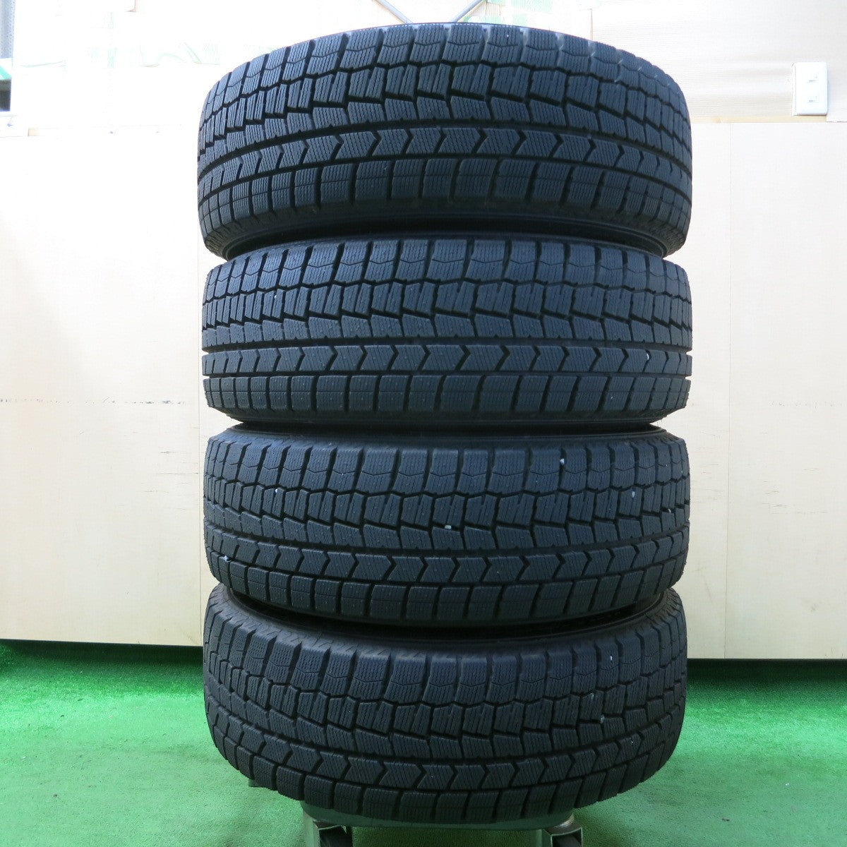 *送料無料* 超バリ溝！23年！キレイ！ほぼ10分★スタッドレス 205/65R16 ダンロップ ウインターマックス WM02 Ti WHEELS 16インチ PCD114.3/5H★4042910イス