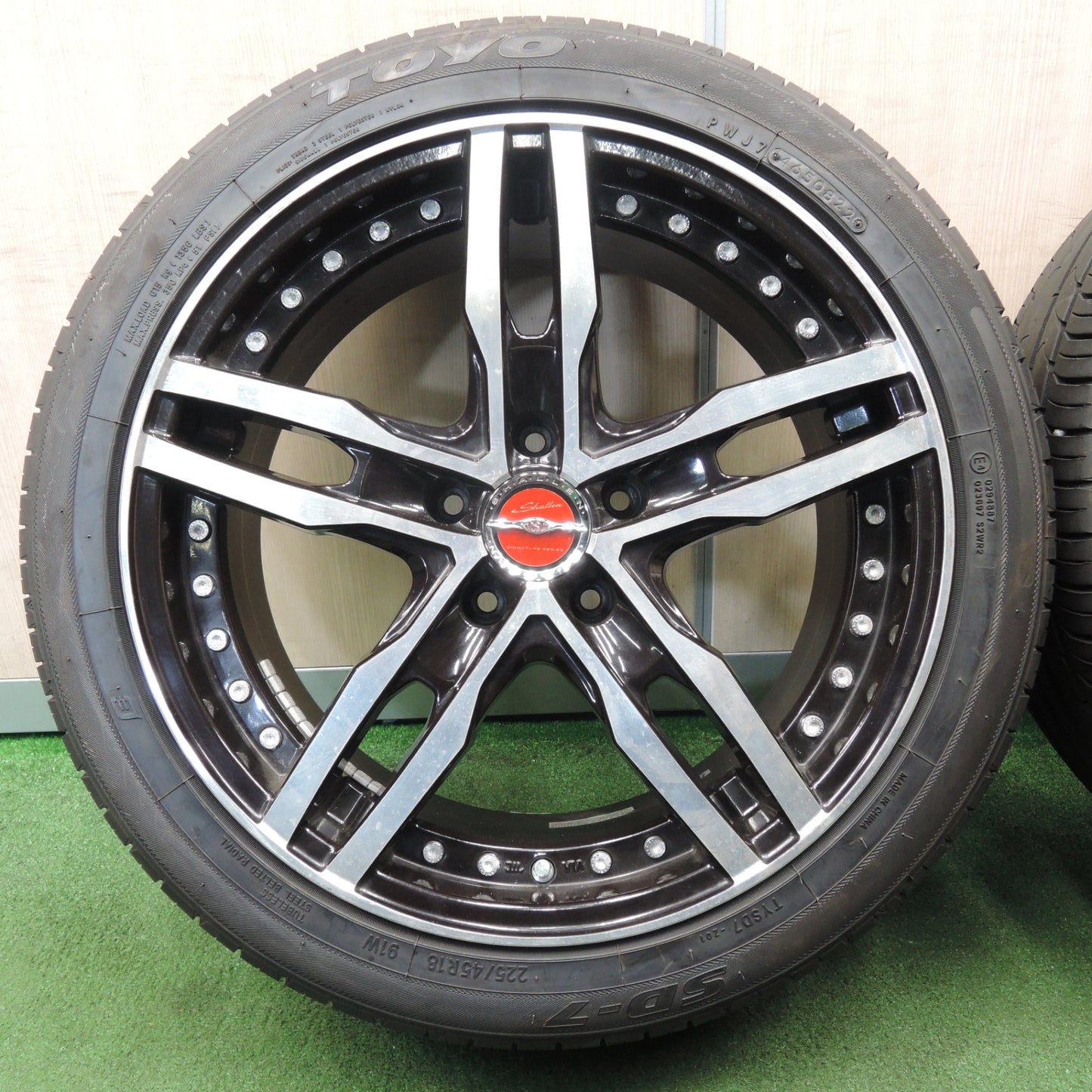 *送料無料* バリ溝！22年！9.5分★Shallen XF-55 225/45R18 トーヨー SD-7 シャレン 18インチ PCD114.3/5H★4030406NJノ