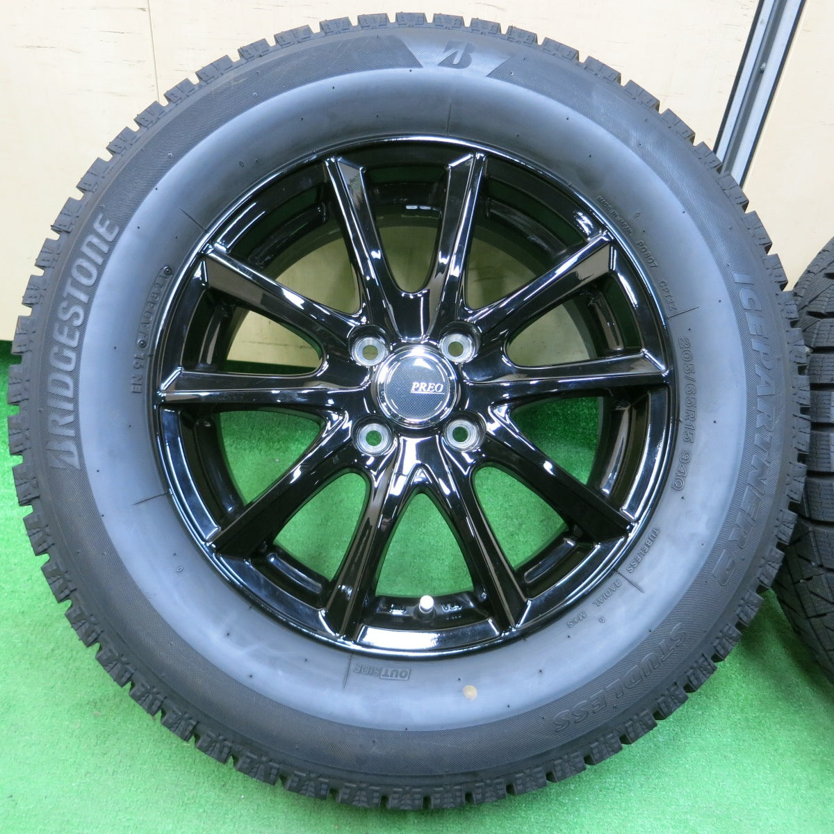 *送料無料* バリ溝！21年！キレイ！ほぼ10分★スタッドレス 205/65R15 ブリヂストン アイスパートナー2 PREO プレオ 15インチ PCD100/4H★4042402イス