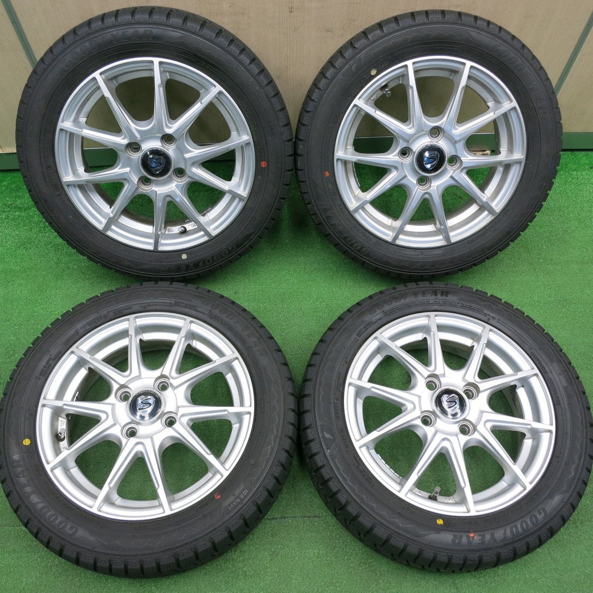 [送料無料] 超バリ溝！22年！キレイ！9.5分以上★スタッドレス 155/65R14 グッドイヤー アイスナビ8 STRANGER ストレンジャー 14インチ PCD100/4H★4120901TNス