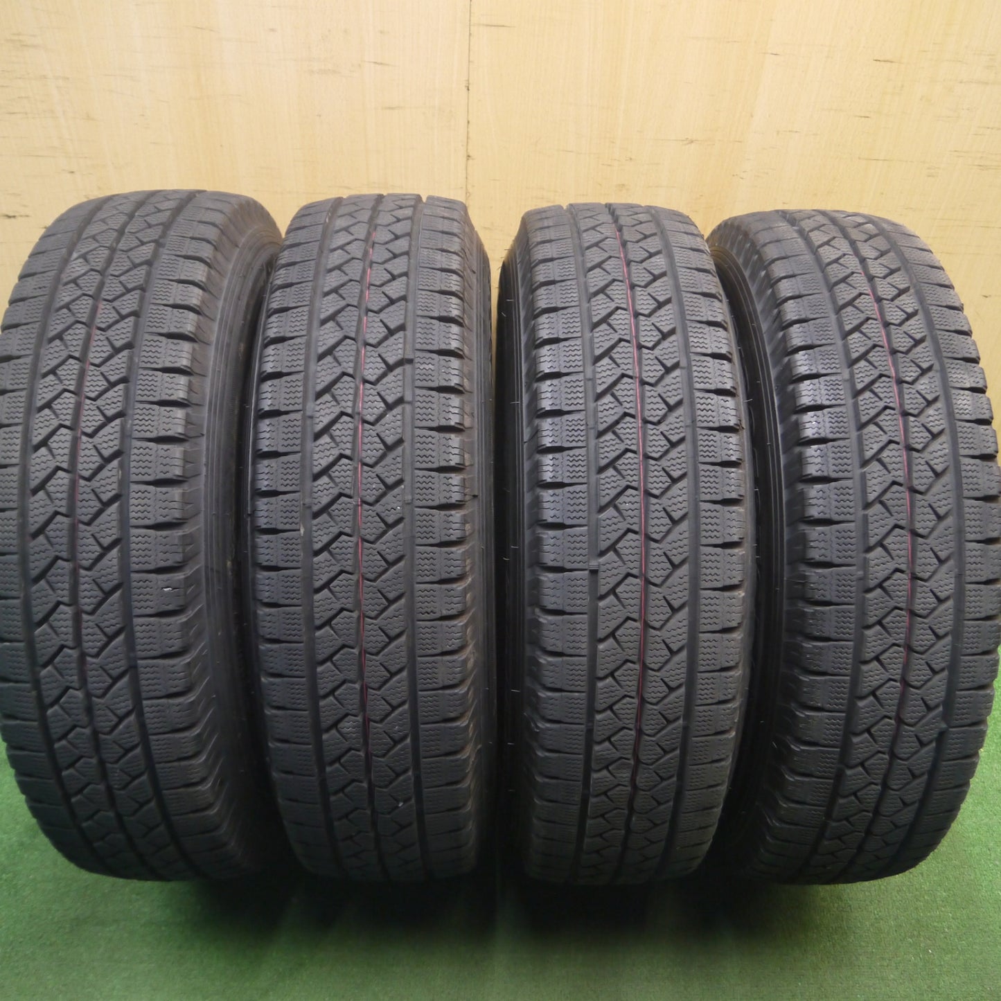 [送料無料] バリ溝！21年！キレイ！9.5分★ハイエース等 スタッドレス 195/80R15 107/105L ブリヂストン ブリザック VL1 PRODITA プロディータ 15インチ PCD139.7/6H★5021709Hス