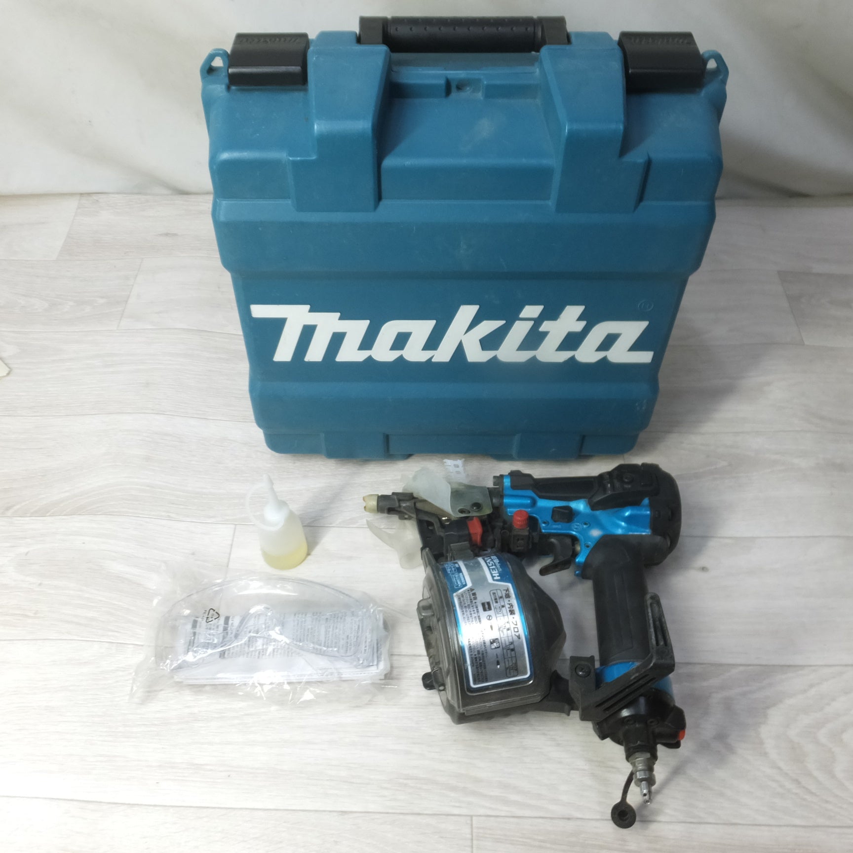 [送料無料] ◆makita マキタ 50mm 高圧エア釘打 AN513H 釘打ち機 エアダスタ付 エアツール◆