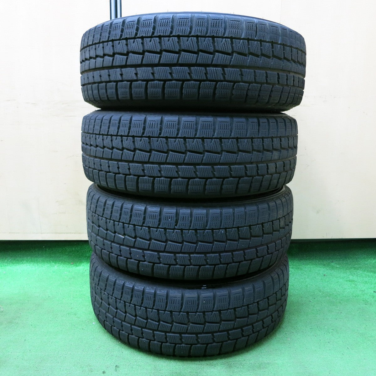 *送料無料* バリ溝！キレイ！8.5分★スタッドレス 195/65R15 ダンロップ ウインターマックス WM01 TEAD テッド 15インチ PCD114.3/5H★4082903SYス