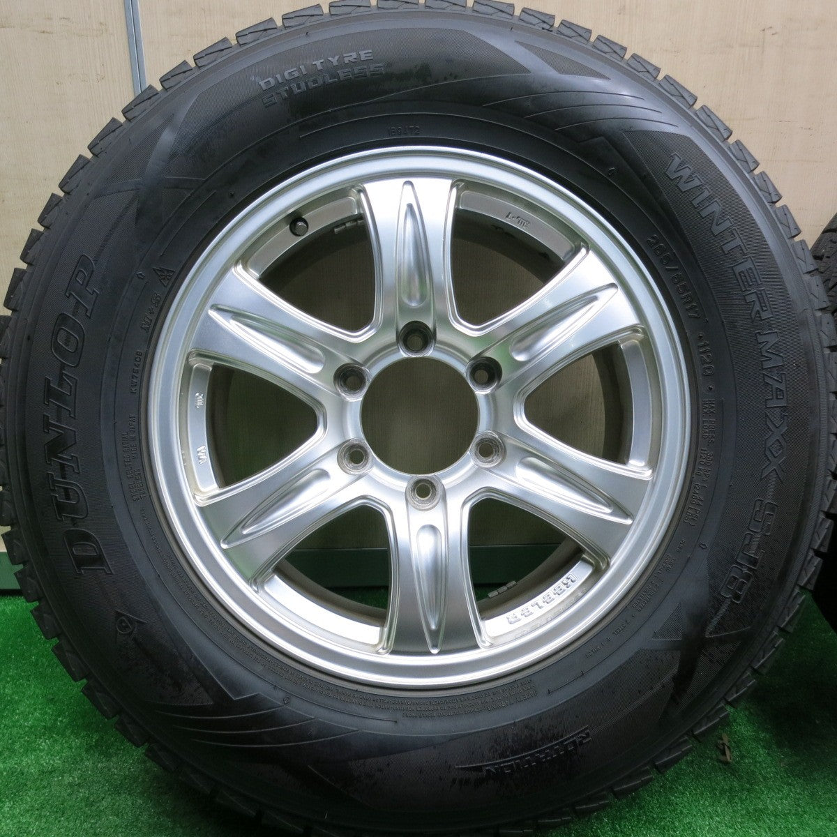 [送料無料] バリ溝！キレイ！9.5分★スタッドレス 265/65R17 ダンロップ ウインターマックス SJ8 KEELER キーラー 17インチ PCD139.7/6H★4091205HAス